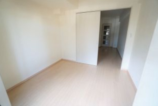 川崎市多摩区三田１丁目の賃貸マンションの寝室