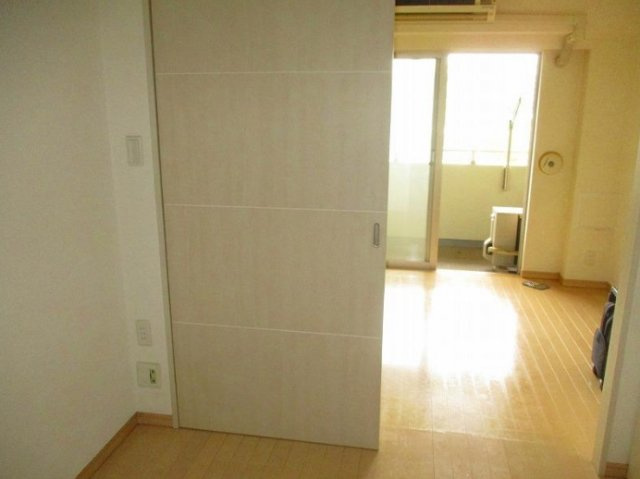 川崎市多摩区三田１丁目の賃貸マンションの居間・リビング