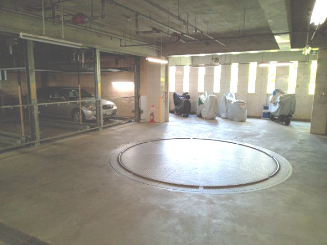 川崎市多摩区三田１丁目の賃貸マンションの駐車場