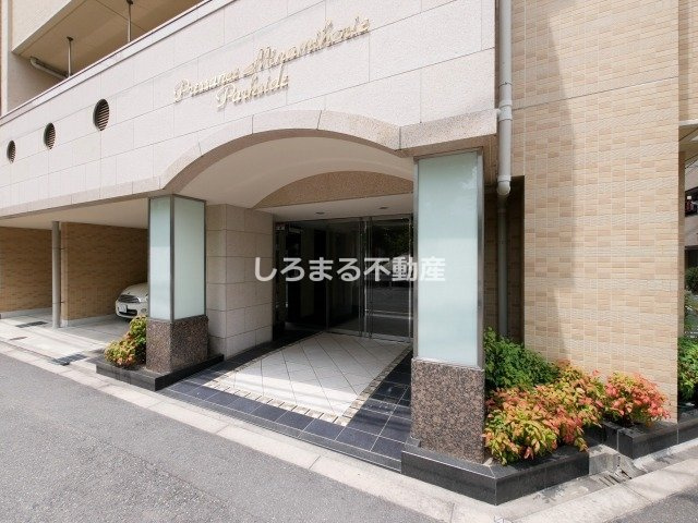 プレサンス南堀江パークサイドのエントランス