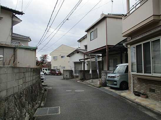 【前面道路含む現地写真】