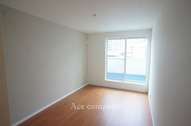 【寝室】 | 八尾市渋川町7丁目 | 【3階：洋室7.3帖】バルコニーに面したお部屋です☆