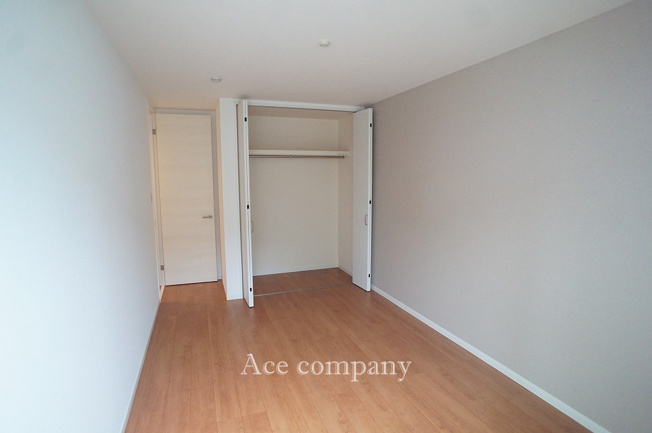 【寝室】 | 八尾市渋川町7丁目 | 【3階：洋室7.3帖】クローゼット完備です♪