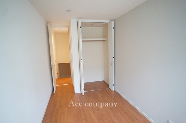 【子供部屋】 | 八尾市渋川町7丁目 | 【3階：洋室5.5帖】クローゼット完備です♪