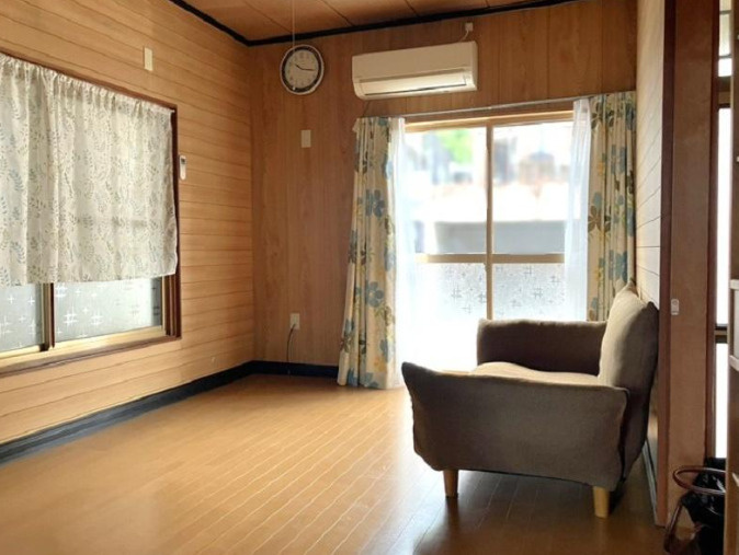 高知市神田　中古住宅の洋室|落ち着いた色調の洋室です