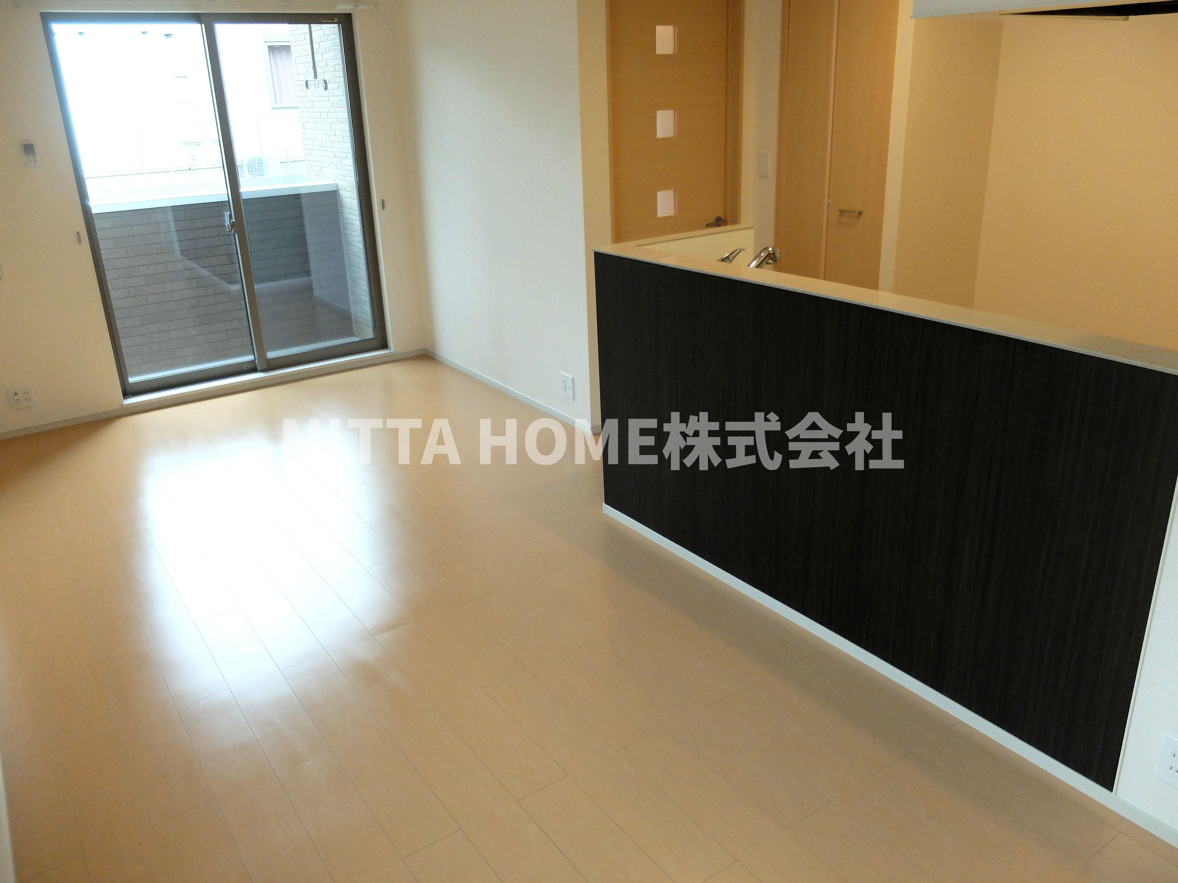 キャトルセゾンの内装|日差しが差し込む明るい室内です♪