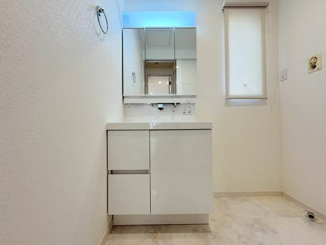 中古戸建　岐阜市日光町7丁目　平成26年築の独立洗面台