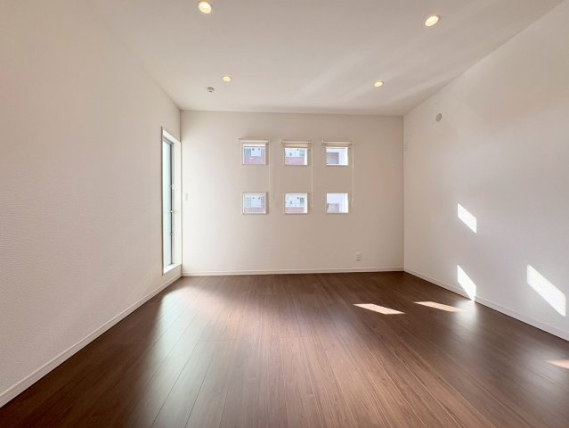 【商談中】中古戸建　岐阜市日光町7丁目　平成26年築の洋室