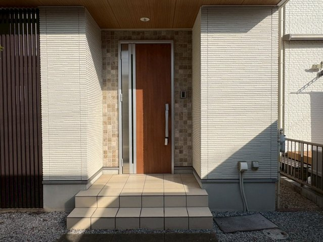 【商談中】中古戸建　岐阜市日光町7丁目　平成26年築の玄関