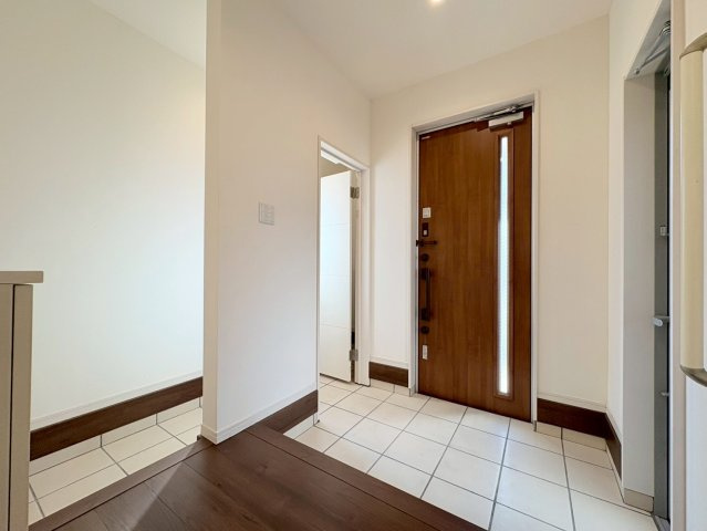 中古戸建　岐阜市日光町7丁目　平成26年築の玄関