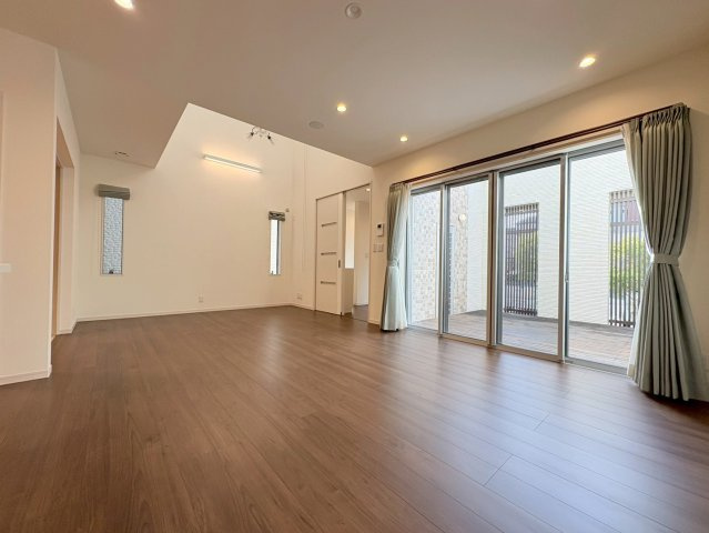 【商談中】中古戸建　岐阜市日光町7丁目　平成26年築の居間・リビング