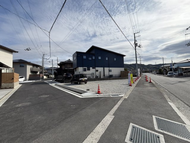 ハーモニータウン米湊　5期2号地　伊予市米湊の分譲地(建物セットプランあり）の前面道路含む現地写真|前面道路含む現地写真です
