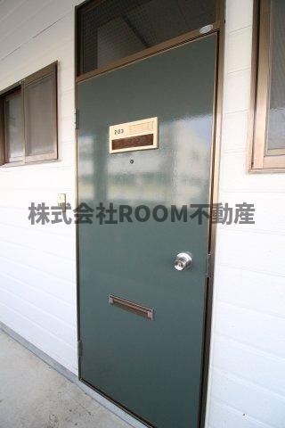 ガーデンR8の玄関|収納もある玄関です