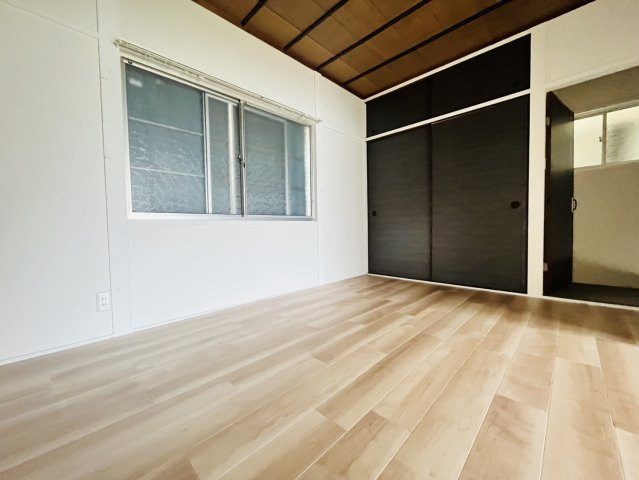 朝霧南町4丁目戸建の寝室