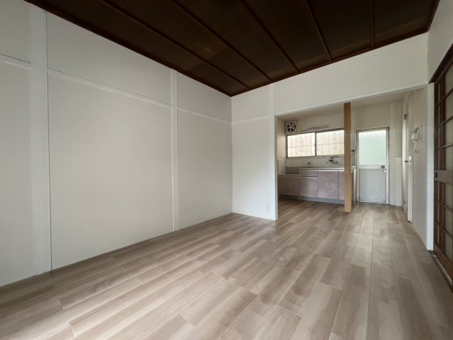 朝霧南町4丁目戸建の居間・リビング