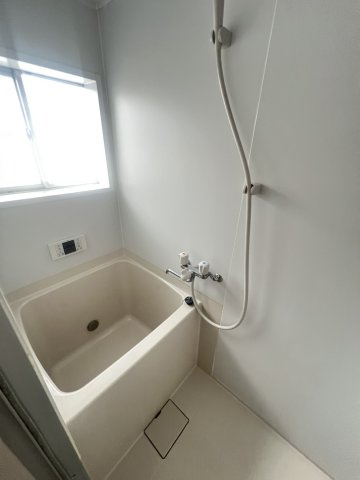朝霧南町4丁目戸建の浴室