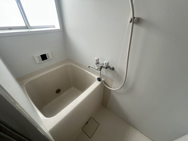 朝霧南町4丁目戸建の浴室