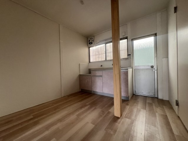 朝霧南町4丁目戸建の居間・リビング