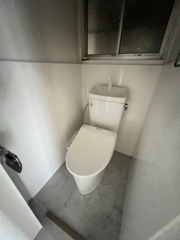 朝霧南町4丁目戸建のトイレ