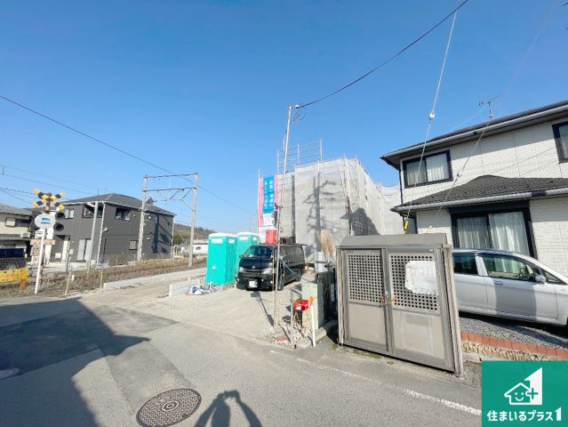 東近江市小脇町　第5期　新築一戸建ての前面道路含む現地写真|周辺は落ち着いた街並みの住宅地！子育てがしやすい住環境です！まだ未完成ですが、現地でしかわからない事もございます。是非一度ご覧ください。