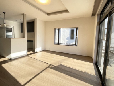 【居間・リビング】 | 鈴鹿市桜島町５丁目 | ＬＤＫ