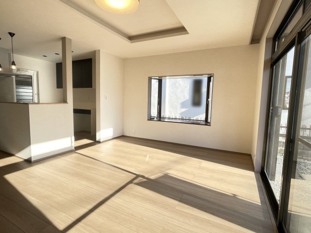 【居間・リビング】 | 鈴鹿市桜島町５丁目 | ＬＤＫ
