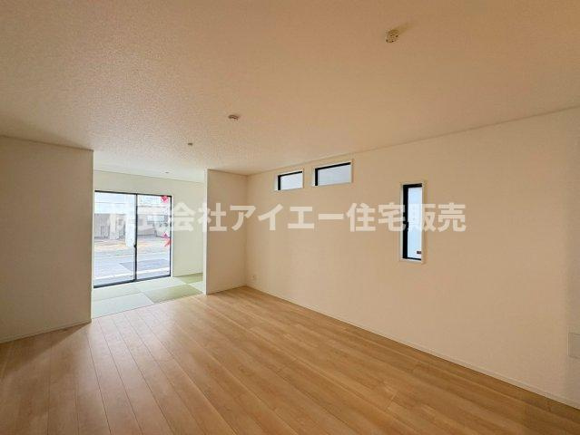 ♥♥読谷村楚辺-2号棟の洋室|落ち着いた色調の洋室です