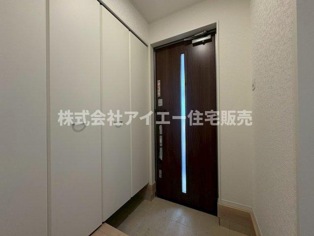 ♥♥読谷村楚辺-2号棟の玄関|明るい玄関です