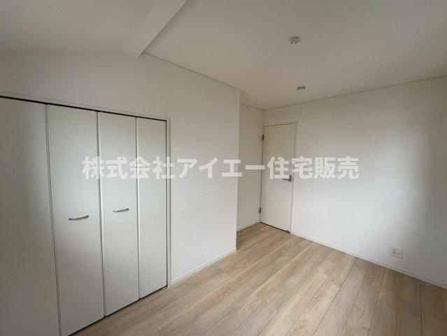 ♥♥読谷村楚辺-2号棟の洋室|明るい洋室です