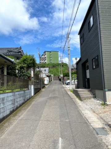 【前面道路含む現地写真】