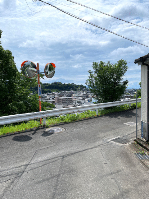【前面道路含む現地写真】