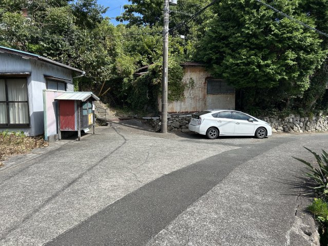 下田市　白浜のその他|道路から家に向かう進入路入口