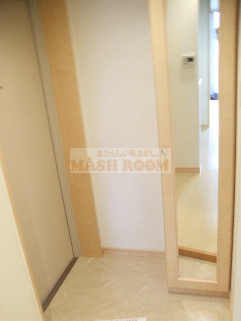 プレール・ドゥーク新高円寺の玄関