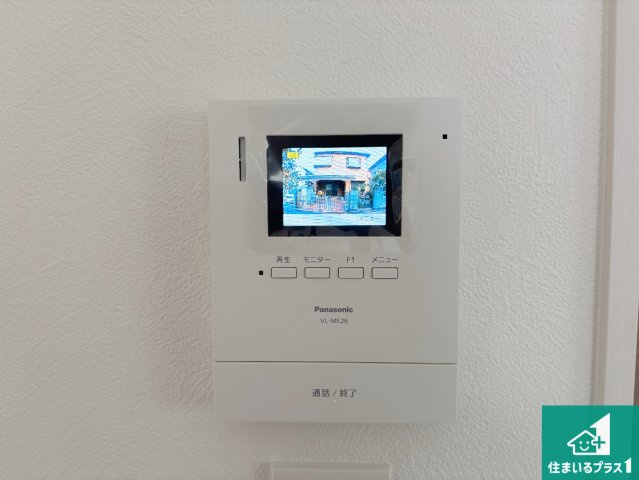 5日(土)6日(日)現地ご見学可能！　寝屋川市葛原　限定1邸の発電・温水設備|カラーモニターインターホン！声だけでなく来訪者の姿や顔がモニターで確認できるので、小さなお子様がいらっしゃるご家庭でも安心できます！