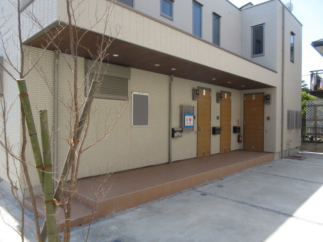 パルフェ鵠沼Ｂのロビー|玄関前フロア