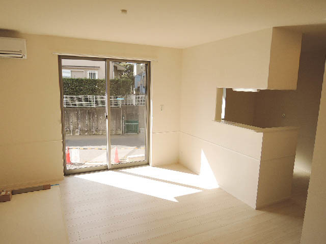 パルフェ鵠沼Ｂの居間・リビング|解放感のあるリビング１２．６帖