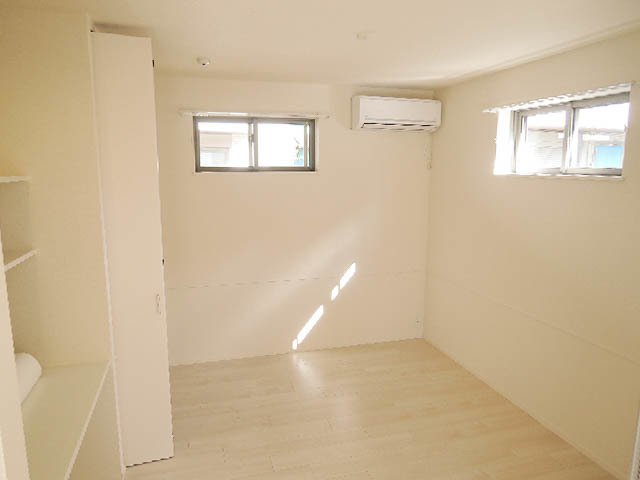 パルフェ鵠沼Ｂの洋室|２面採光の洋室５．４帖