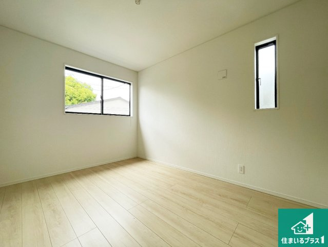★現地見学可能！木津川市木津清水　第32期　新築一戸建ての洋室|シンプルな洋室は、自分好みのインテリアが楽しめます♪ご家族とインテリアや家具を選びに行くのは新築購入時の醍醐味の一つです。ぜひお楽しみください♪