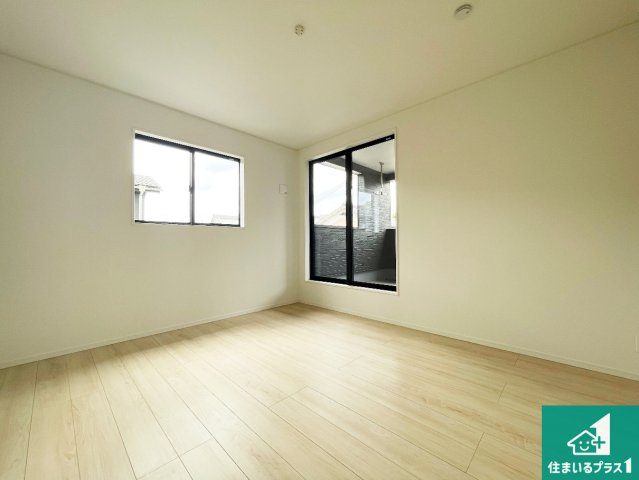 ★現地見学可能！木津川市木津清水　第32期　新築一戸建ての洋室|シンプルな洋室は、自分好みのインテリアが楽しめます♪ご家族とインテリアや家具を選びに行くのは新築購入時の醍醐味の一つです。ぜひお楽しみください♪