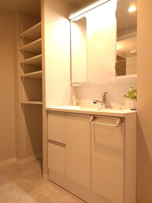 【独立洗面台】 | セルヴィオ2番館 | ゆったりとした玄関です