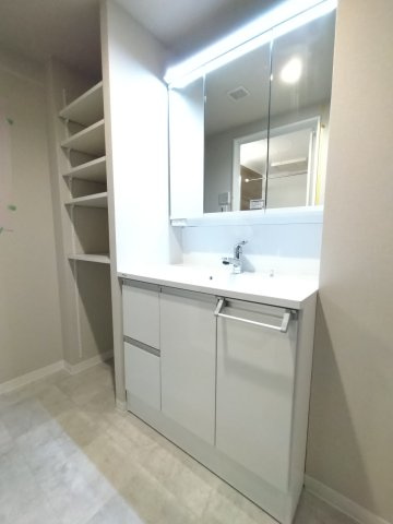 セルヴィオ2番館の洗面所|明るい洗面所です