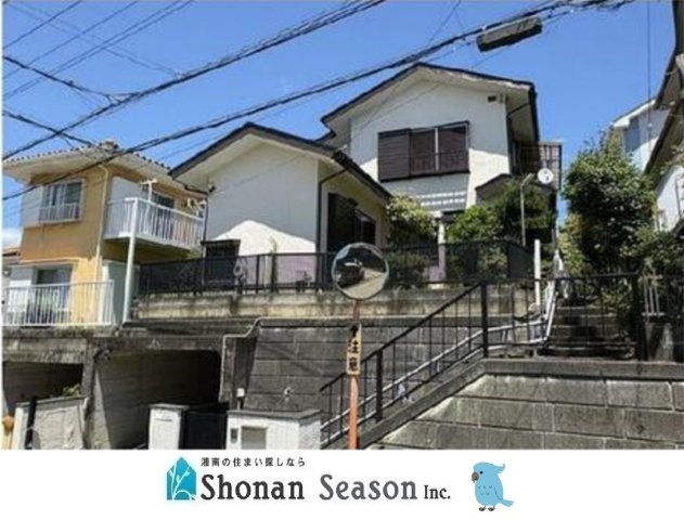 【外観】 | 広々としたお庭付きで敷地はゆとりある54坪超え◎　　　　　　　　　
徒歩圏内に公園があり、学区の毛利台小学校までは徒歩７分♪