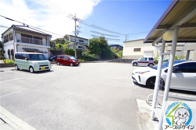 シャンティの駐車場