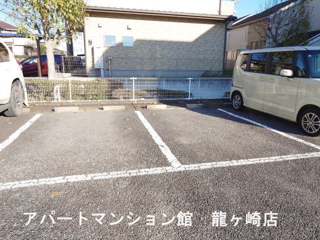 プログレスの駐車場