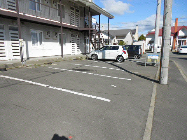 メゾンシャリテの駐車場