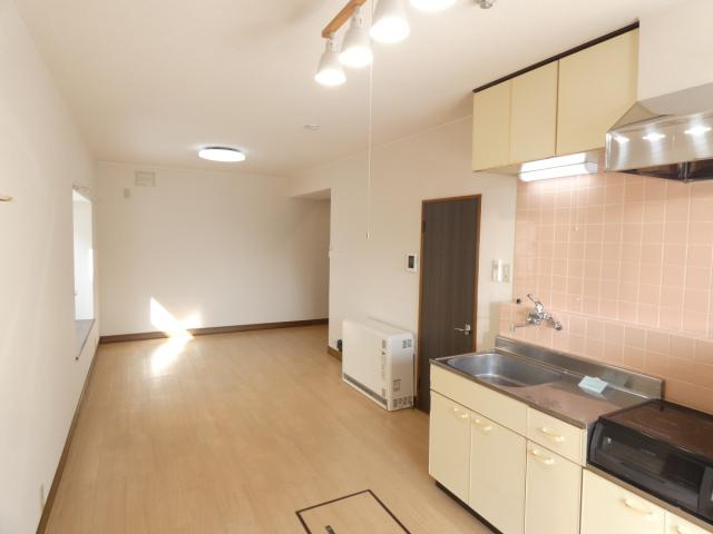 メゾンシャリテの居間・リビング