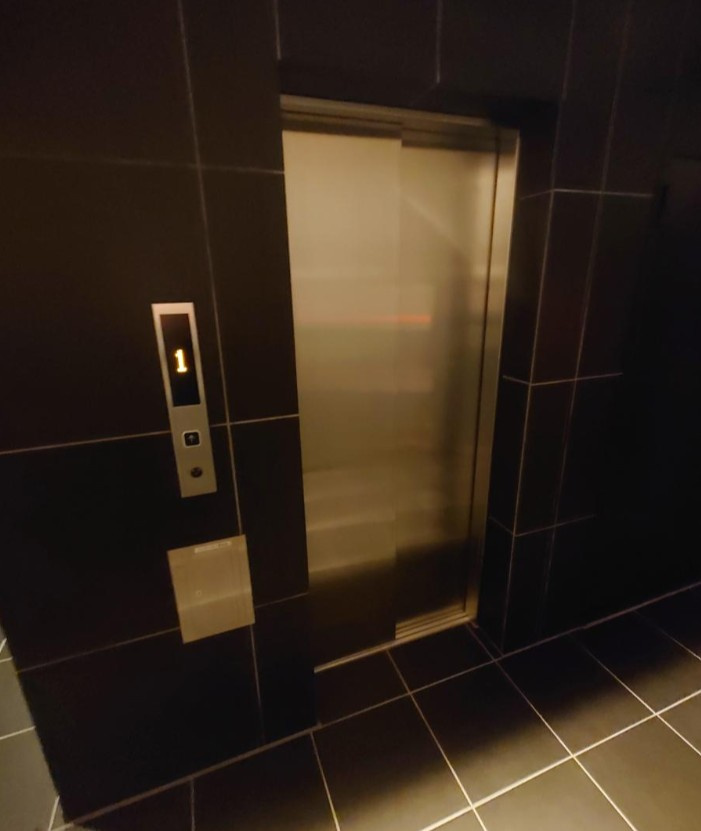 メイクス東向島Ⅱの玄関