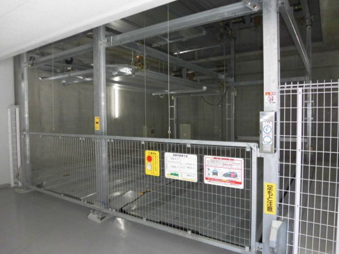 フォレ・リビエール磯辺通の駐車場