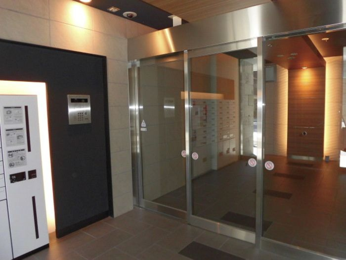 フォレ・リビエール磯辺通のエントランス