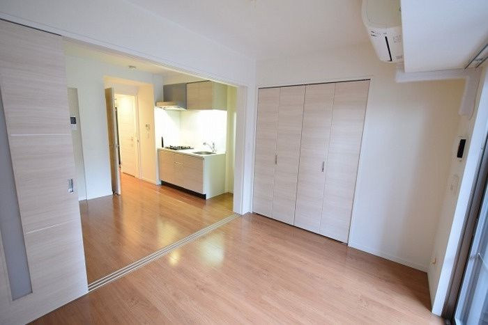 フォレ・リビエール磯辺通の居間・リビング